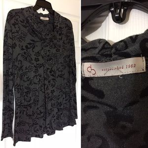 ⭐️ Established 1962. Woman’s blouse.